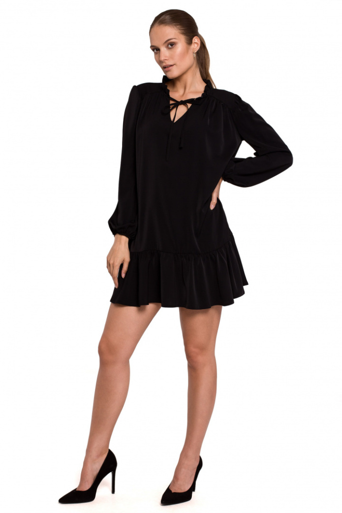 Sukienka Mini - Rozkloszowana Oversize Z Falbaną Dekolt V Długi Rękaw - czarna